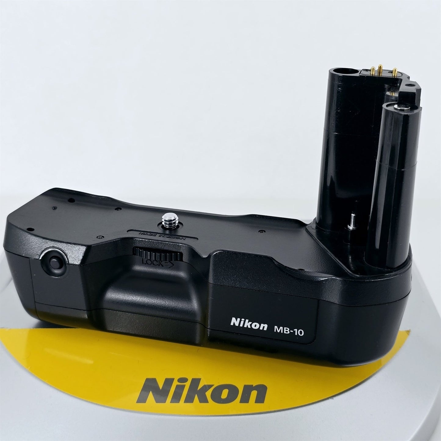 [Pre-owned] Genuine Nikon MB-10 Battery Grip for N90 N90s F90 F90s — Near Mint — Japan #5408