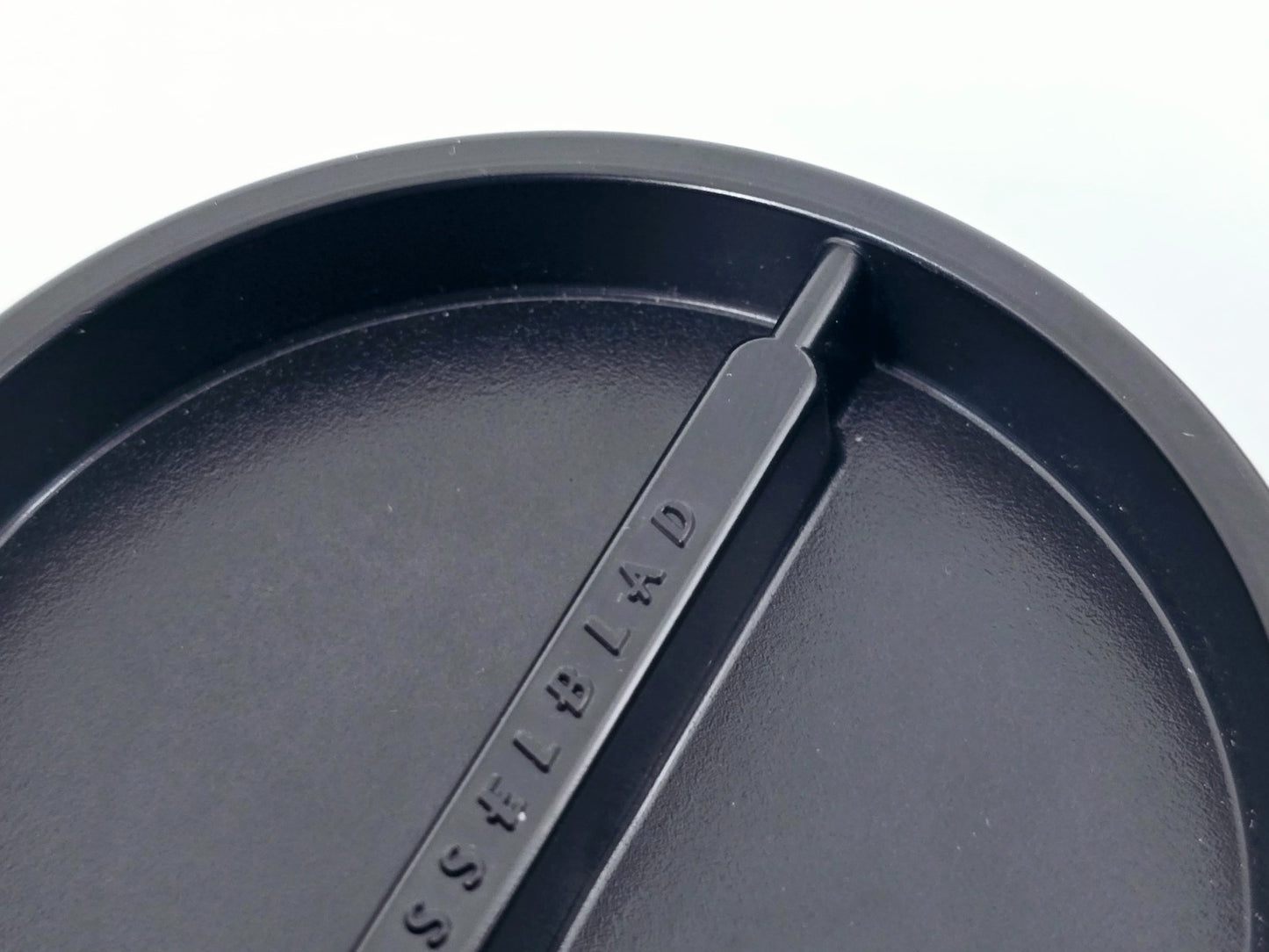 [Pre-owned] Hasselblad Camera Body Cap 51438 Black for 500 Series — MINT — Japan #5058