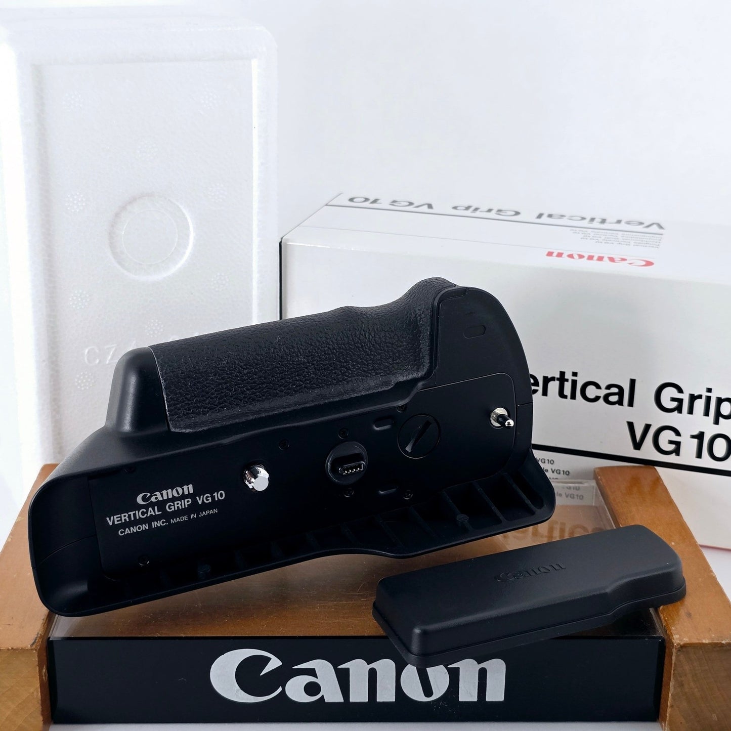 [Pre-owned] Canon Vertical Grip VG10 for EOS 5 A2 A2e Film Camera — Top MINT — Japan #1383