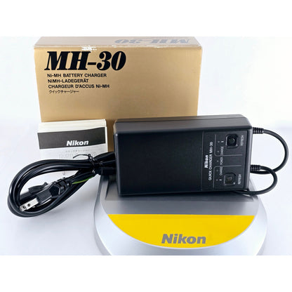 [Pre-owned] Nikon MH-30 Ni-MH Battery Charger for F5 — MINT — Japan #3896