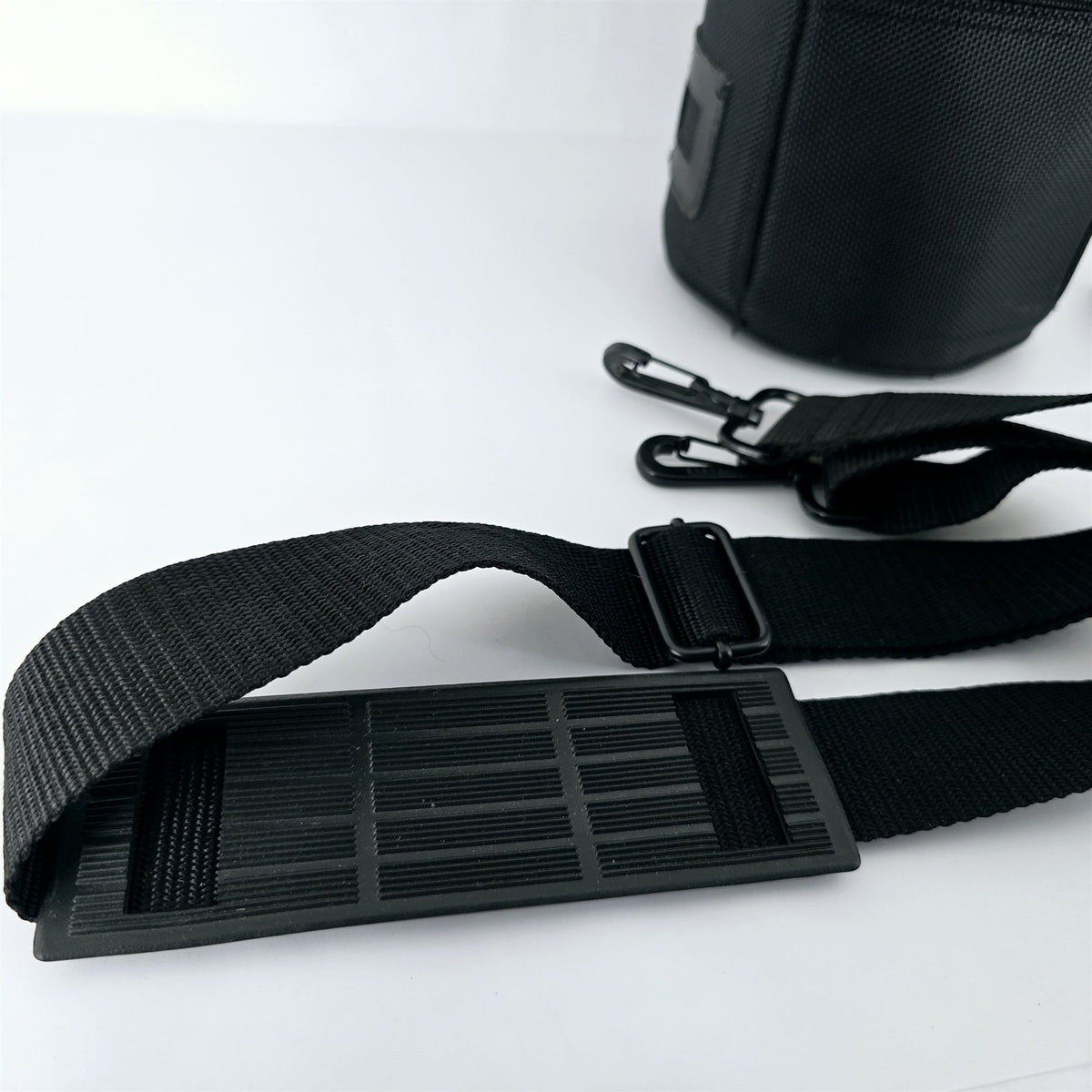 [Pre-owned] Nikon CL-M1 Black Soft Lens Case for 80-400mm f/4.5-5.6D AF — Mint — Japan #5432