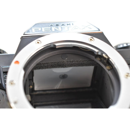 [Pre-owned] Pentax MV1 SLR 35mm Film Camera Body — Near MINT — Japan #2022