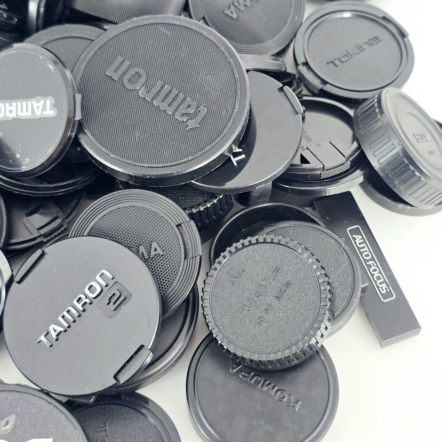 [Pre-owned] Bulk Lot 100 pcs Assorted Front & Rear Camera Lens Caps — Near Mint — Japan #5565