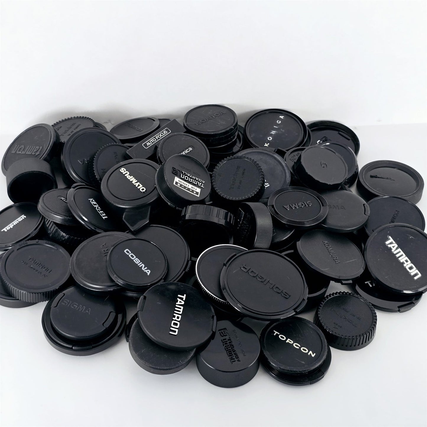 [Pre-owned] Bulk Lot 100 pcs Camera Lens Caps Front & Rear Assorted — Near Mint — Japan #5567