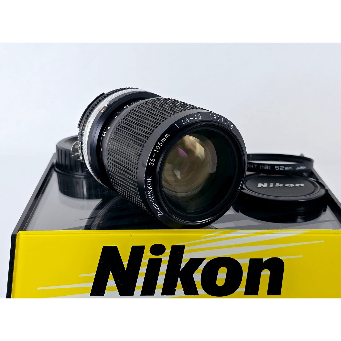 [Pre-owned] Nikon Ai-s Zoom Nikkor 35-105mm F3.5-4.5 MF Lens — Near MINT — Japan #2675