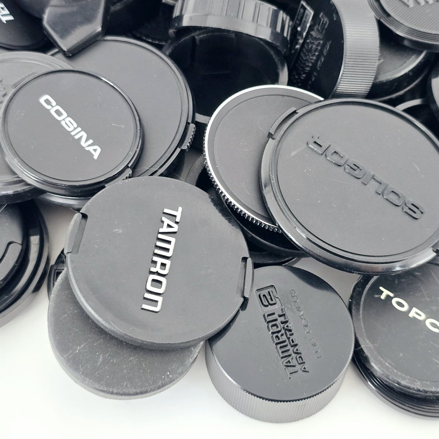 [Pre-owned] Bulk Lot 100 pcs Camera Lens Caps Front & Rear Assorted — Near Mint — Japan #5567