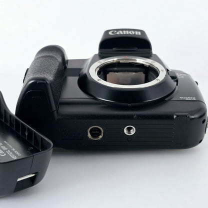 [Pre-owned] Canon EOS 5 QD 35mm Film Camera w/ Vertical Grip VG10 — Near Mint — Japan #5406