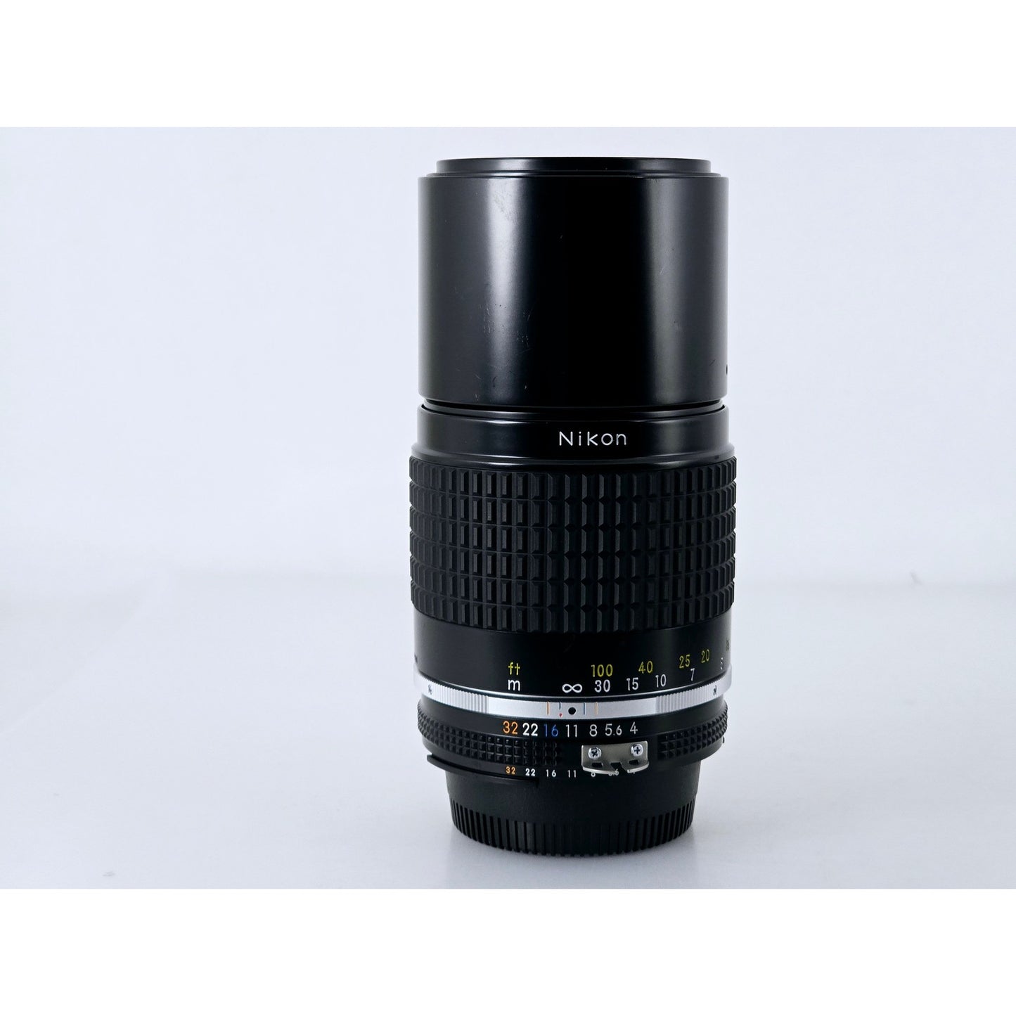 [Pre-owned] Nikon Ai-s Nikkor 200mm F4 Telephoto MF Lens — Near MINT — Japan #4317