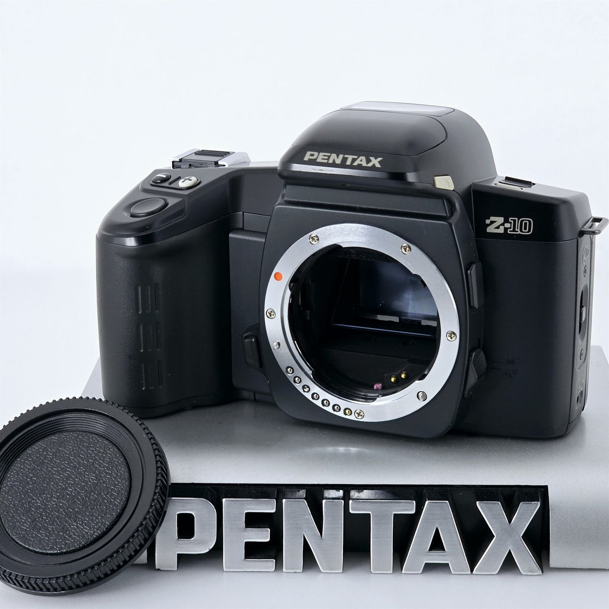 [Pre-owned] Pentax Z-10 35mm Film SLR Camera Body — Mint — Japan #5511