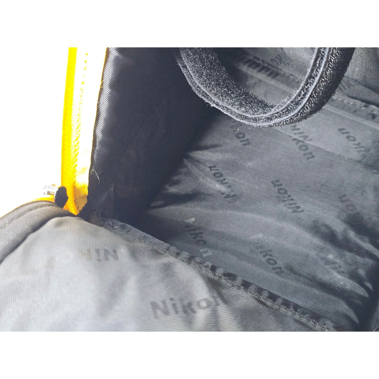 [Pre-owned] Genuine Nikon Camera Shoulder Bag Black/Yellow — MINT — Japan #5067