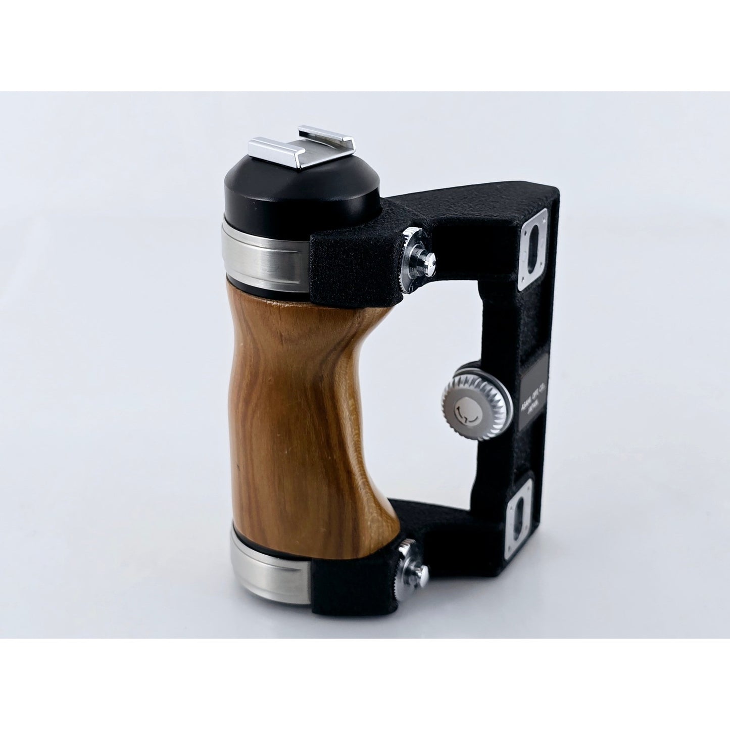 [Pre-owned] Asahi Pentax Hand Wood Grip w/ Hot Shoe for 67 67II 6x7 — Near MINT — Japan #3326