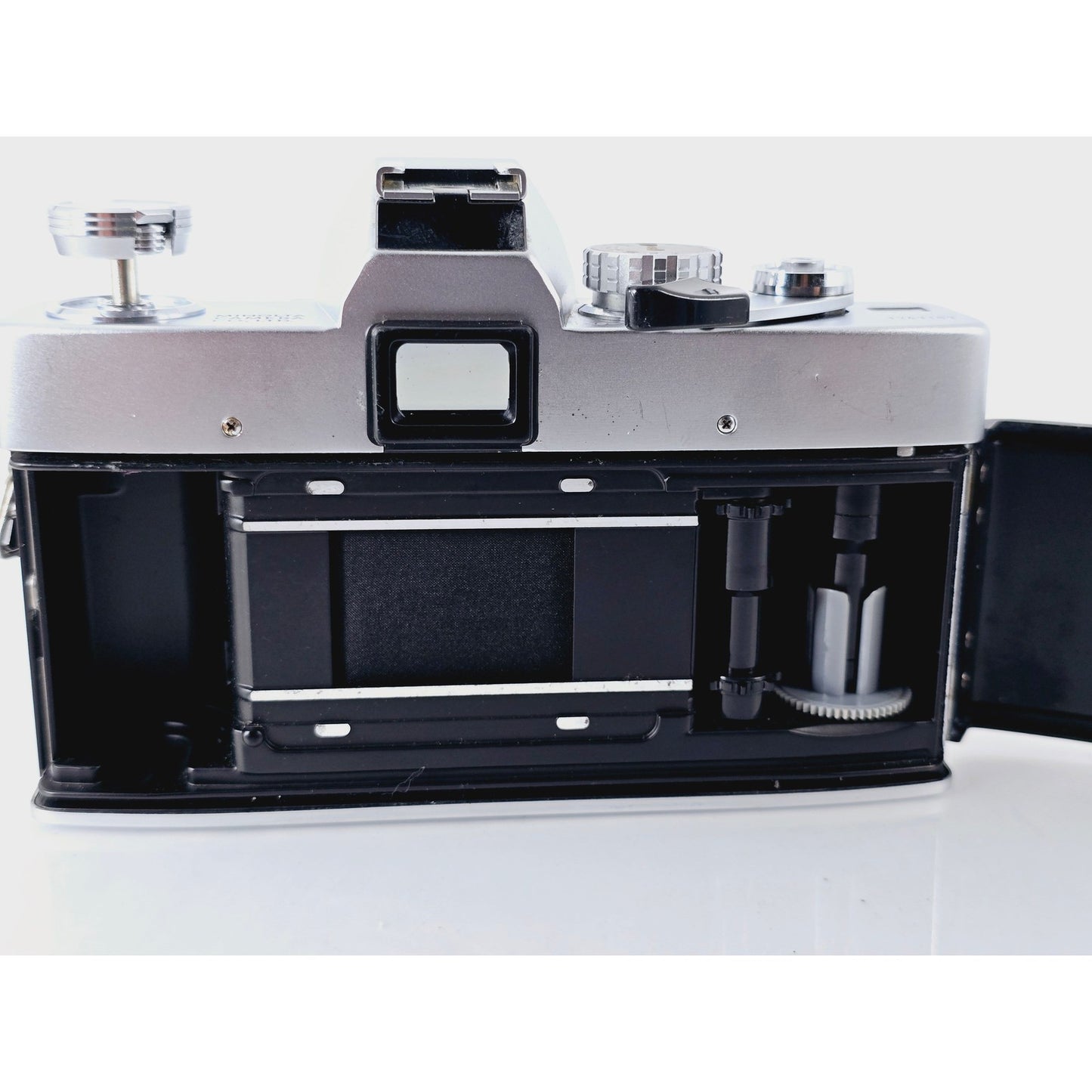 [Pre-owned] Minolta SRT Super Silver SLR 35mm Film Camera (Body Only) — Near MINT — Japan #2461