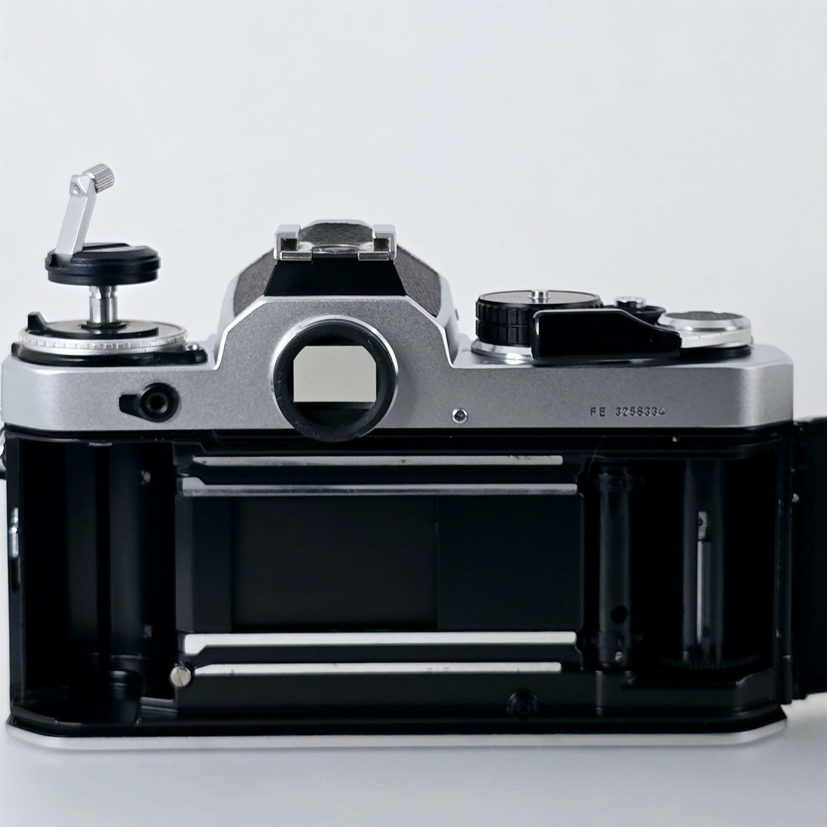 [Pre-owned] Nikon FE SLR 35mm Film Camera Body Only Silver — Near Mint — Japan #5623