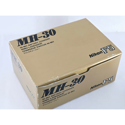 [Pre-owned] Nikon MH-30 Ni-MH Battery Charger for F5 — MINT — Japan #3896