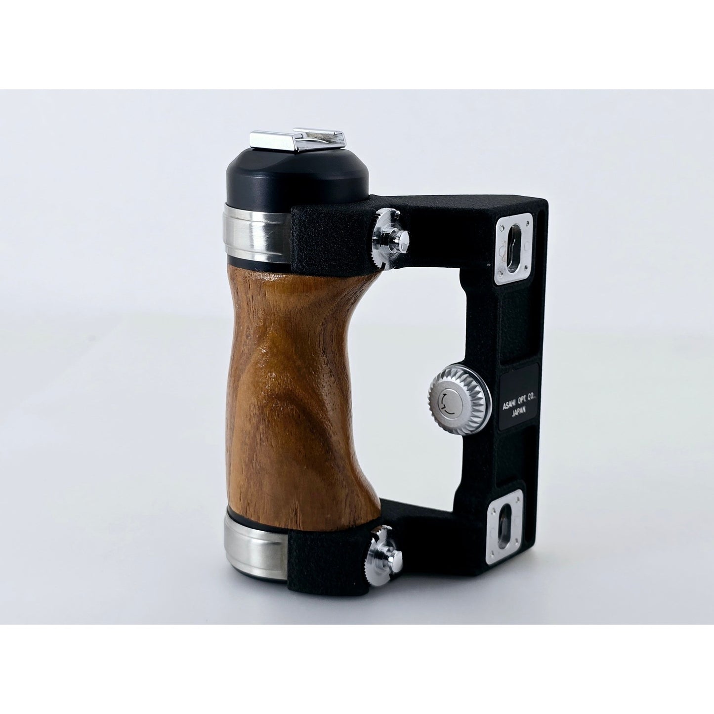 [Pre-owned] Asahi Pentax Hand Wood Grip w/ Hot Shoe for 67 67II 6x7 — Near MINT — Japan #5185