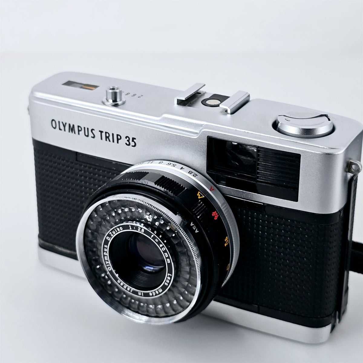 [Pre-owned] Olympus Trip 35 Point & Shoot 35mm Film Camera — Near Mint — Japan #5523
