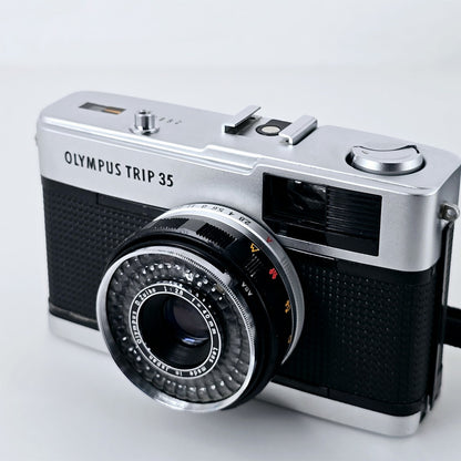 [Pre-owned] Olympus Trip 35 Point & Shoot 35mm Film Camera — Near Mint — Japan #5523