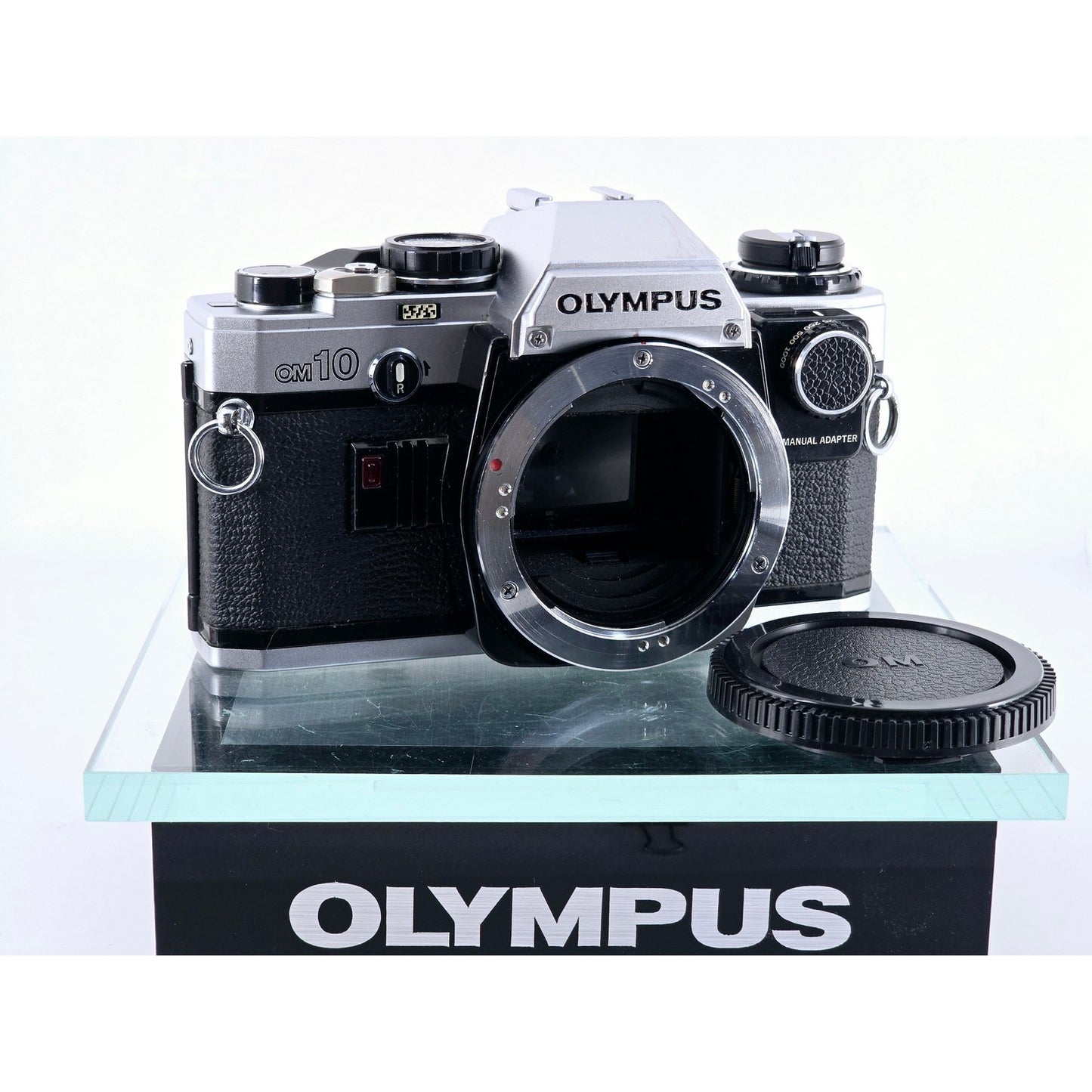 [Pre-owned] Olympus OM10 35mm Film Camera Body — Near MINT — Japan #4081