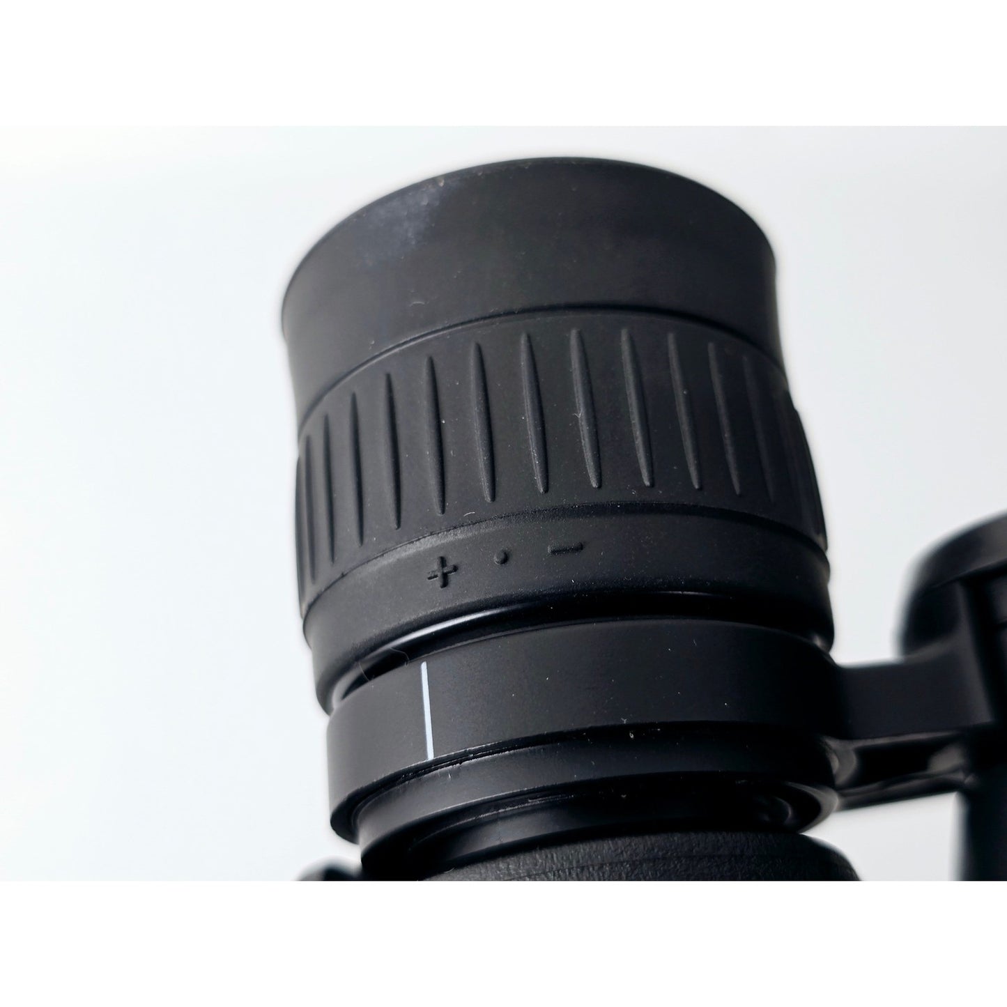 [Pre-owned] Nikon Aculon A211 8-18x42 Porro Prism Zoom Binocular w/ Case — MINT — Japan #2770