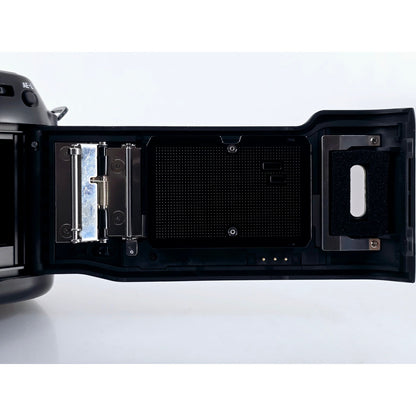 [Pre-owned] Nikon F70 SLR 35mm Film Camera (Body Only) — Top MINT — Japan #3751