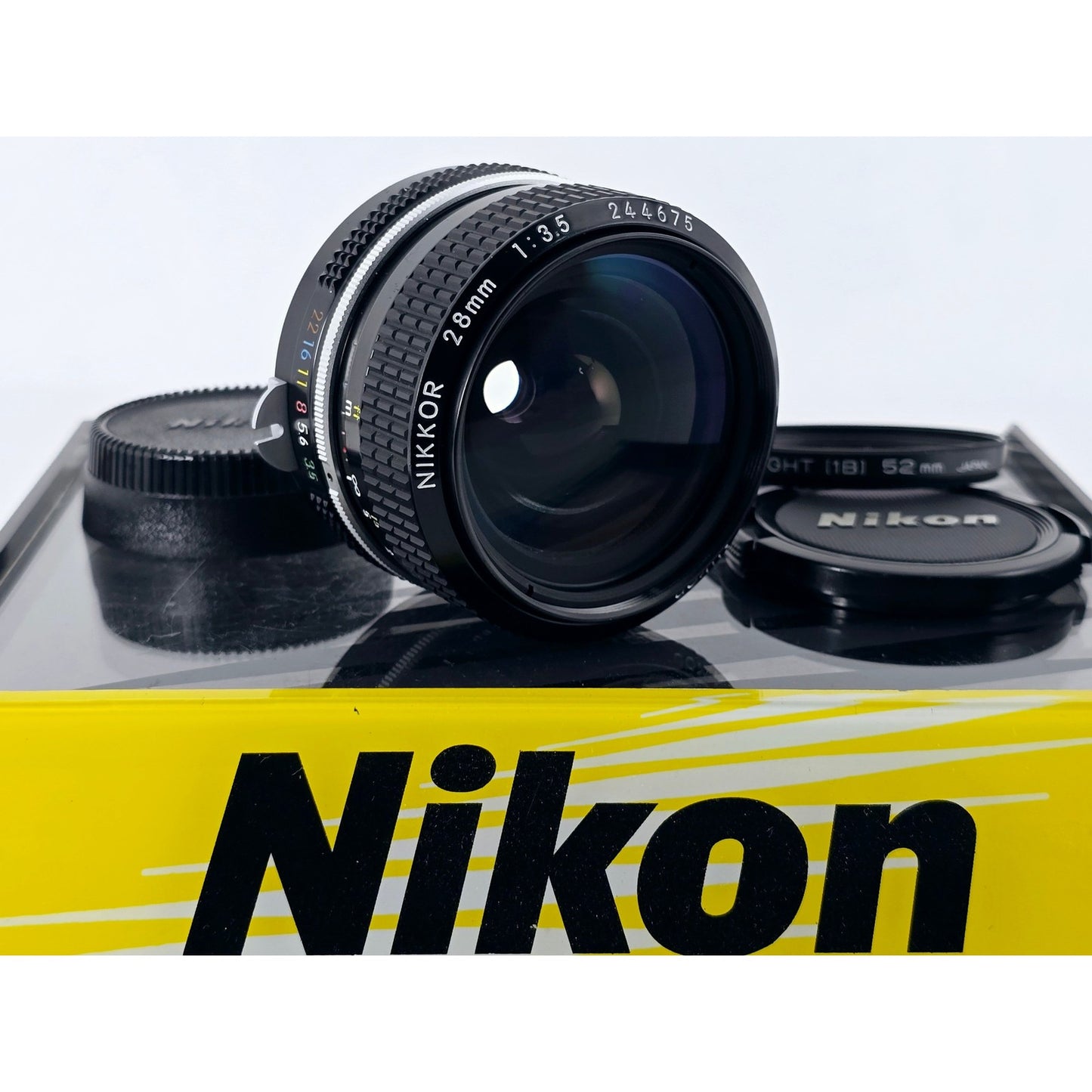 [Pre-owned] Nikon Non-Ai Nikkor 28mm F3.5 Wide Angle MF Lens — Near MINT — Japan #4415