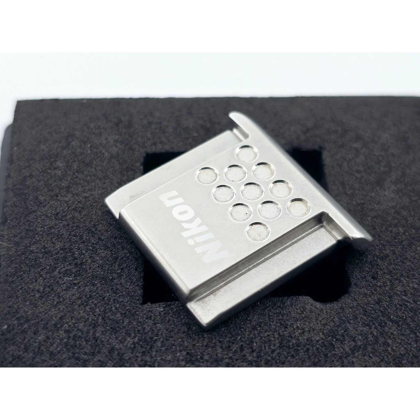 [Pre-owned] Genuine Nikon ASC-01 Accessory Shoe Cover Silver — Unused — Japan #5121