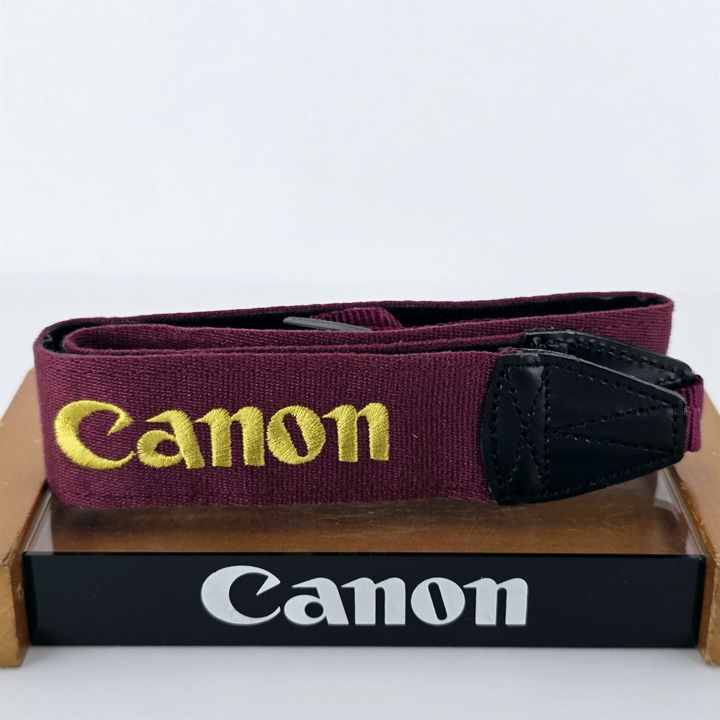 [Pre-owned] Canon Professional Gold Embroidered Logo Neck Strap for EOS Digital — Unused — Japan #5442