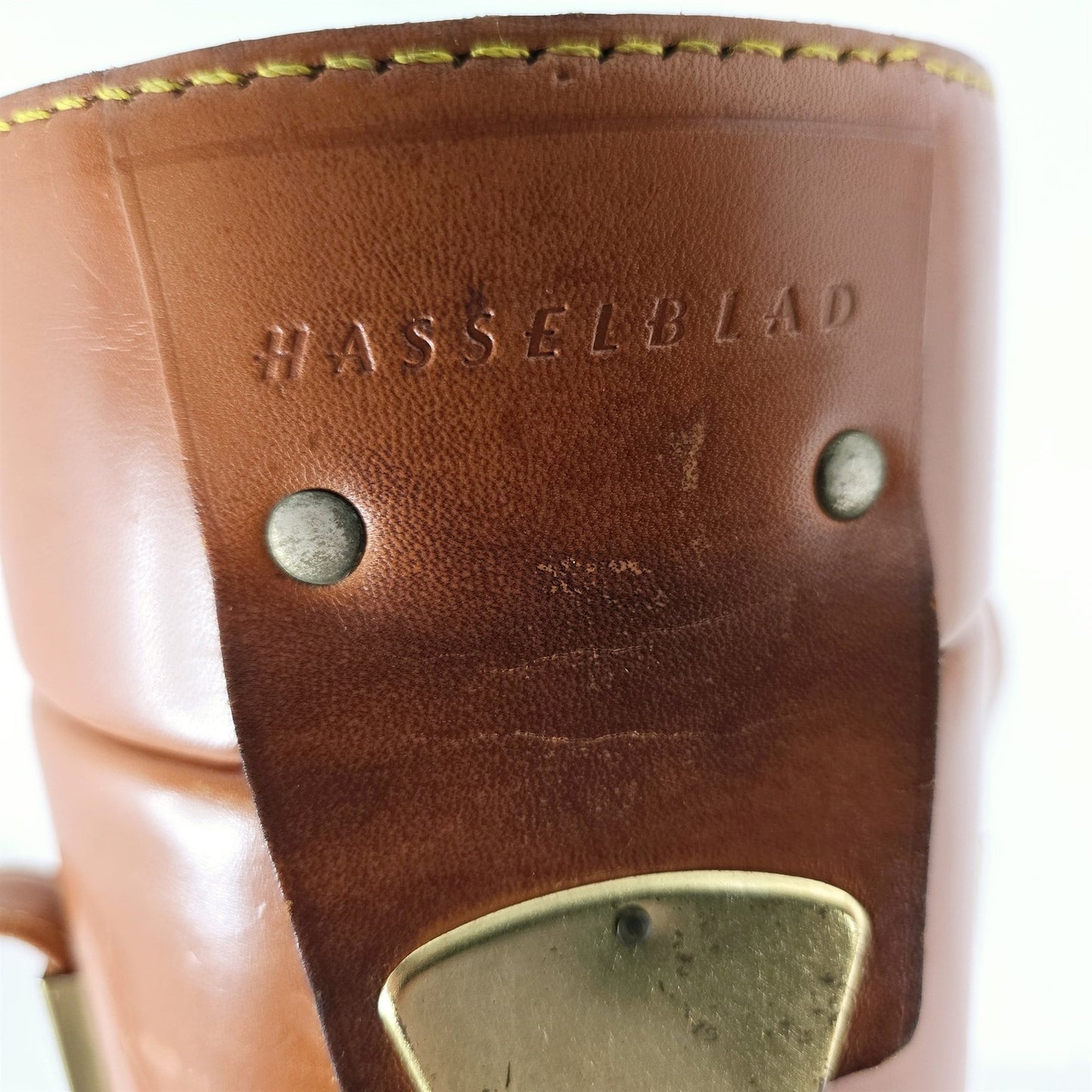 [Pre-owned] Genuine Hasselblad Hard Leather Lens Carrying Case — Excellent+++++ — Japan #5347