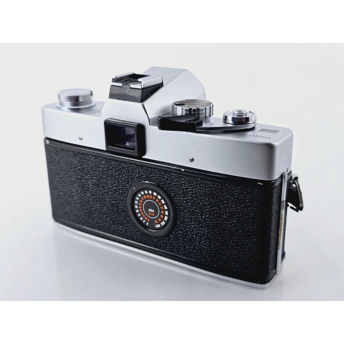 [Pre-owned] Minolta SRT Super 35mm Film SLR Camera Body — Near MINT — Japan #2453
