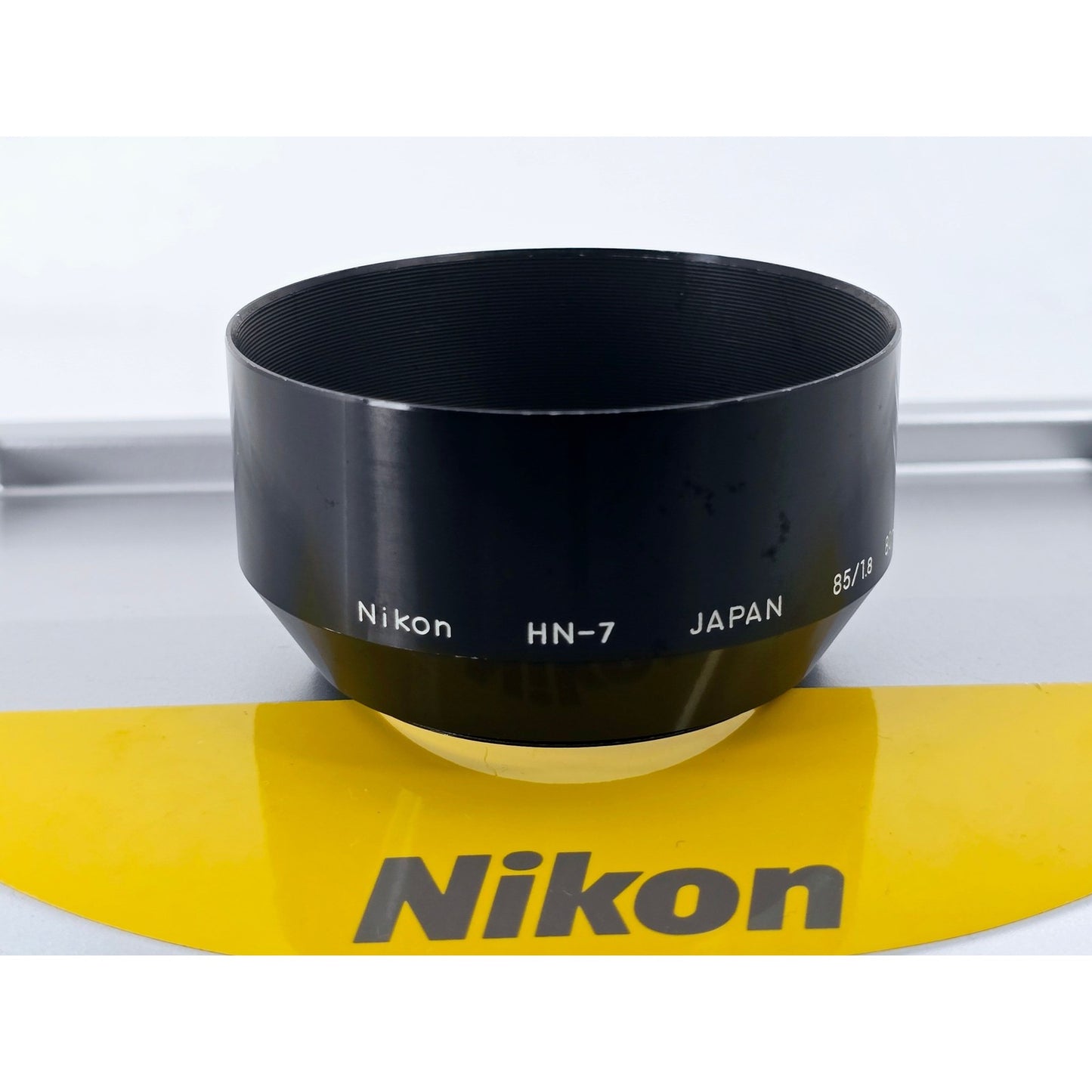 [Pre-owned] Nikon HN-7 Metal Lens Hood for 85mm f/1.8 & 80-200mm f/4.5 — Near MINT — Japan #4453