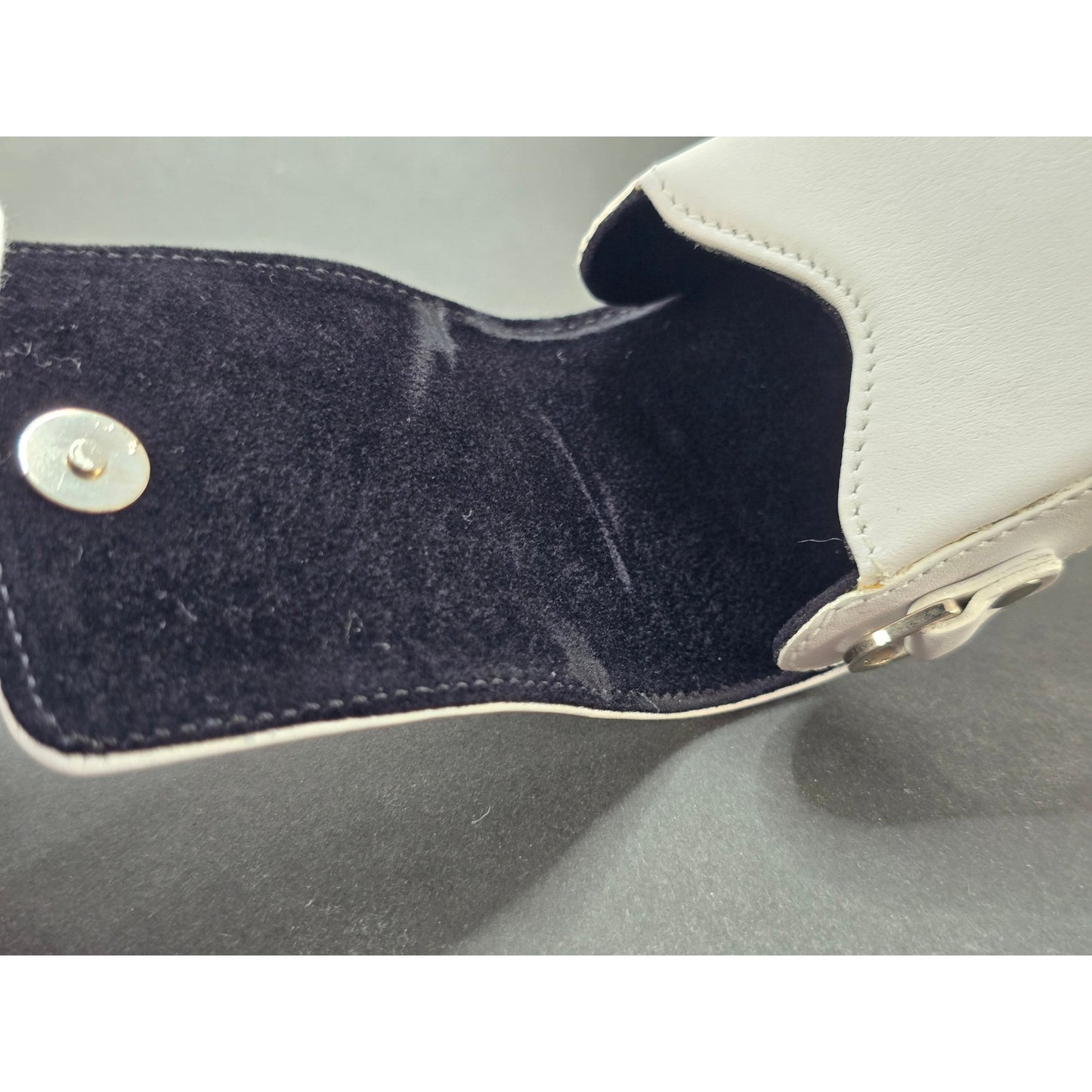 [Pre-owned] Leica 18699 Genuine Leather Camera Case White for C-LUX 2 — Unused — Japan #2477