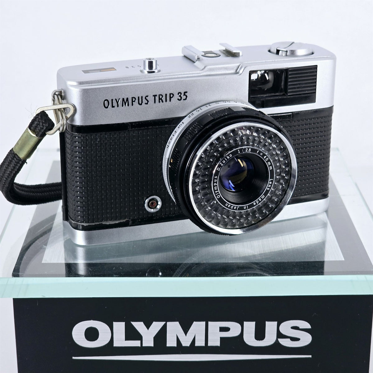 [Pre-owned] Olympus Trip 35 Point & Shoot 35mm Film Camera — Near Mint — Japan #5523