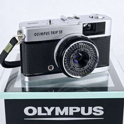 [Pre-owned] Olympus Trip 35 Point & Shoot 35mm Film Camera — Near Mint — Japan #5523