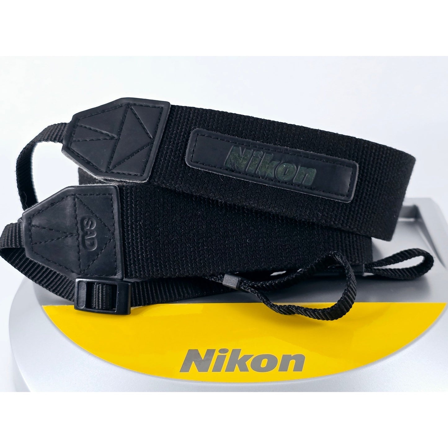 [Pre-owned] Nikon Genuine Camera Neck Strap Black 1.5in (3.8cm) — Near MINT — Japan #3015