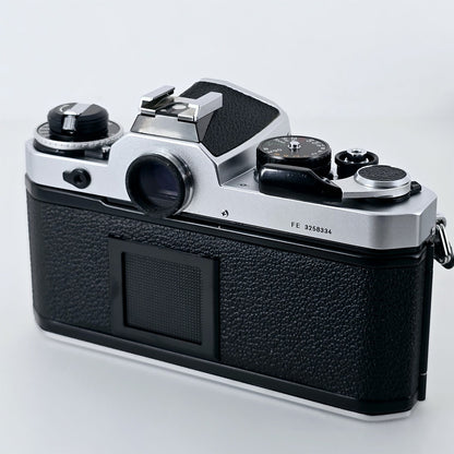 [Pre-owned] Nikon FE SLR 35mm Film Camera Body Only Silver — Near Mint — Japan #5623