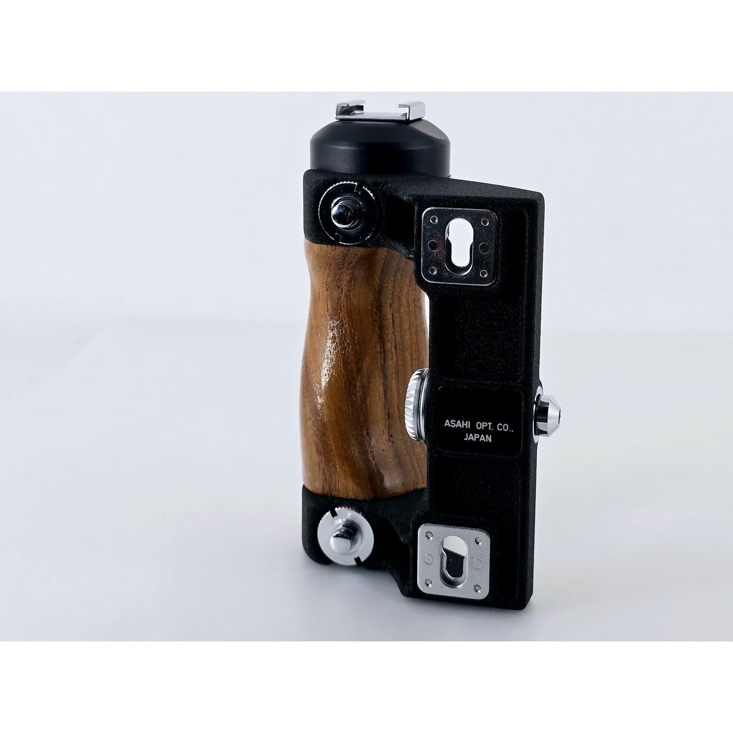 [Pre-owned] Asahi Pentax Hand Wood Grip w/ Hot Shoe for 67 67II 6x7 — Near MINT — Japan #5185