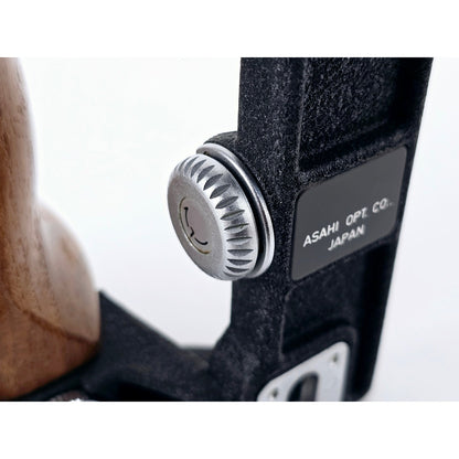 [Pre-owned] Asahi Pentax Hand Wood Grip w/Hot Shoe for 67 67II 6x7 — Near MINT — Japan #5186