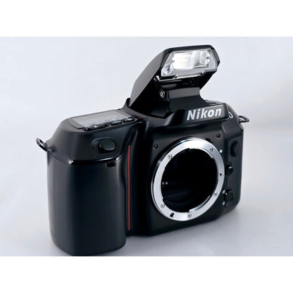 [Pre-owned] Nikon F70 SLR 35mm Film Camera (Body Only) — Near MINT+++ — Japan #3730
