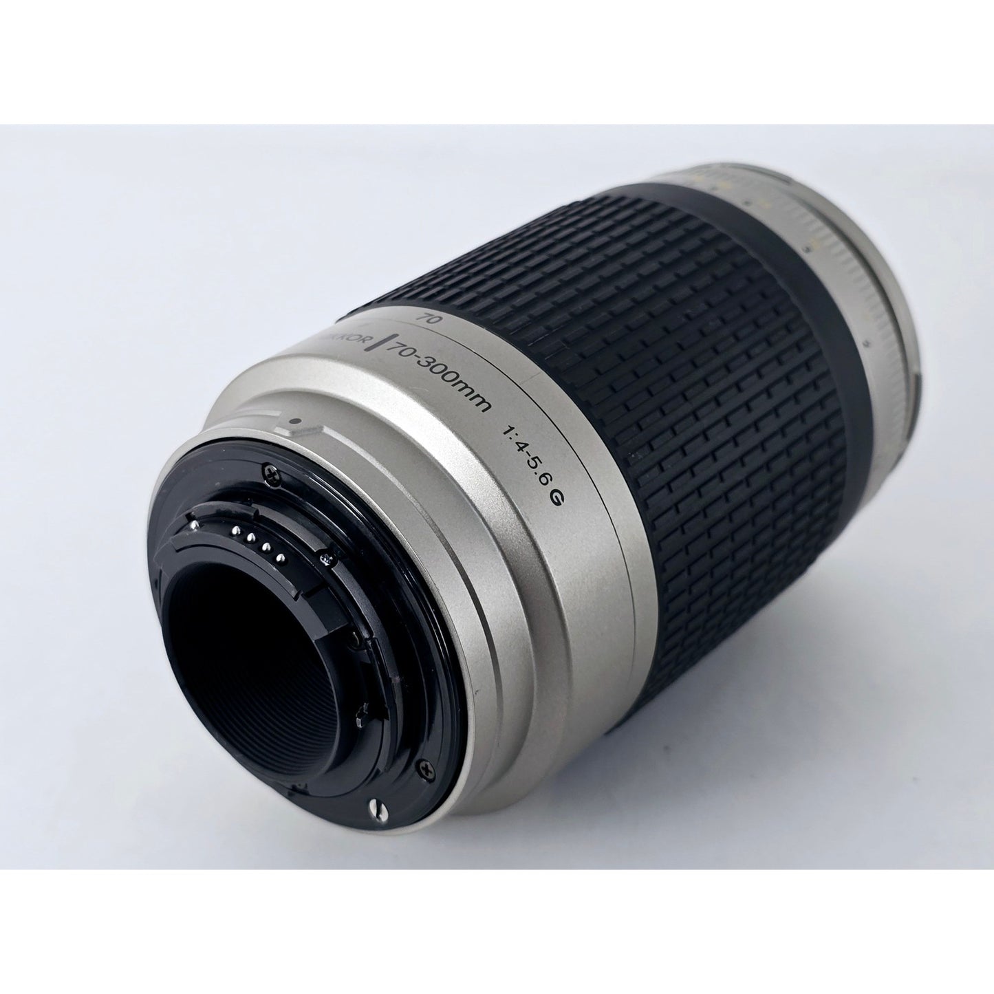 [Pre-owned] Nikon AF Nikkor 70-300mm F4-5.6 G Silver Zoom Lens — Near MINT — Japan #4155