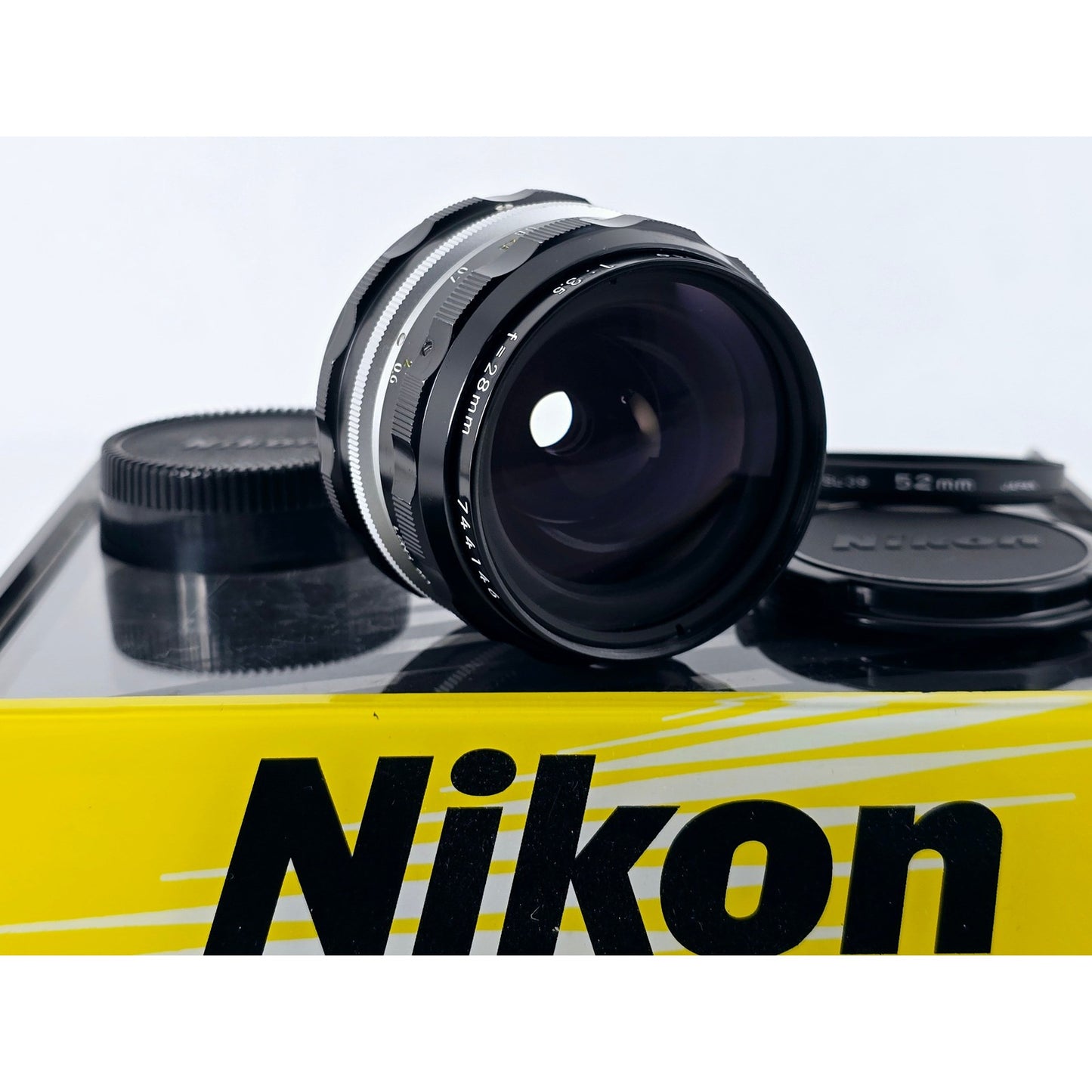 [Pre-owned] Nikon Non-Ai Nikkor-H Auto 28mm F3.5 Wide Angle MF Lens — Near MINT — Japan #4819